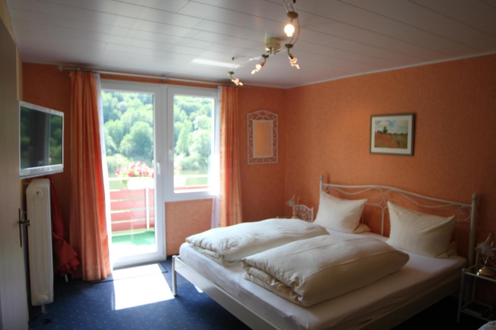 Moselromantik-Hotel Zum Loewen Ediger-Eller Quarto foto