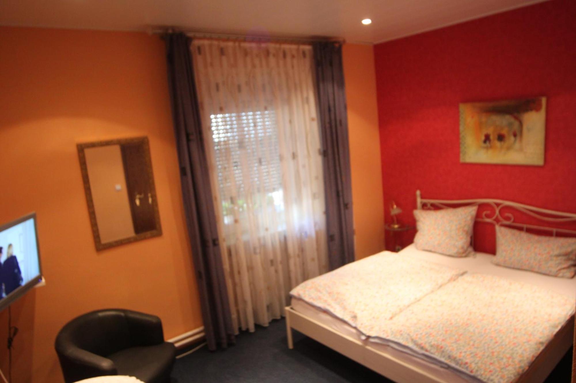 Moselromantik-Hotel Zum Loewen Ediger-Eller Quarto foto