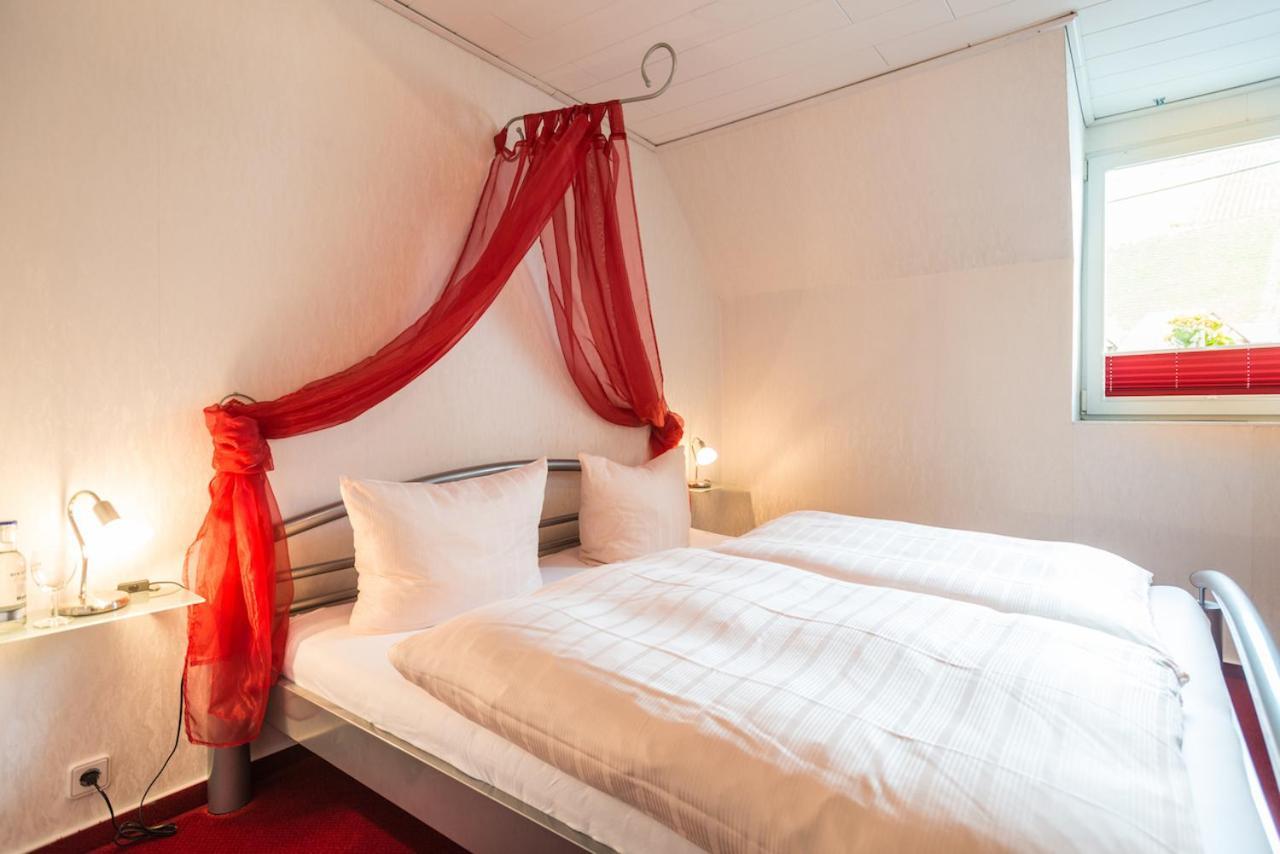 Moselromantik-Hotel Zum Loewen Ediger-Eller Quarto foto